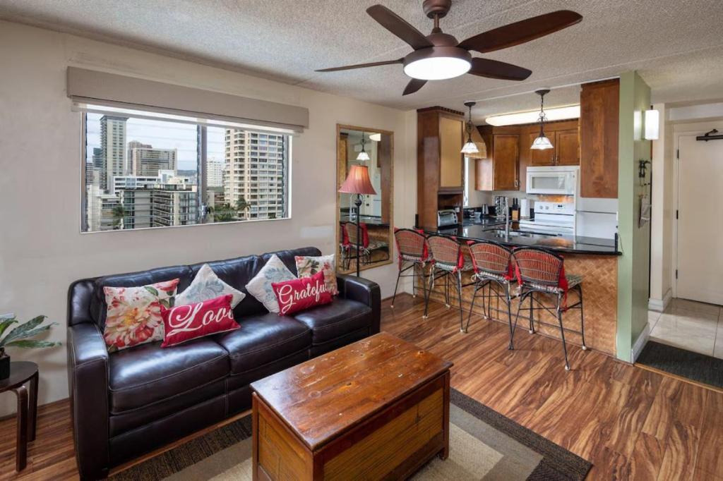 Heart Of Waikiki,1Bdrm,Free Parking, Wifi,No Resort Fees,Youtube,Netflix ! ホノルル エクステリア 写真