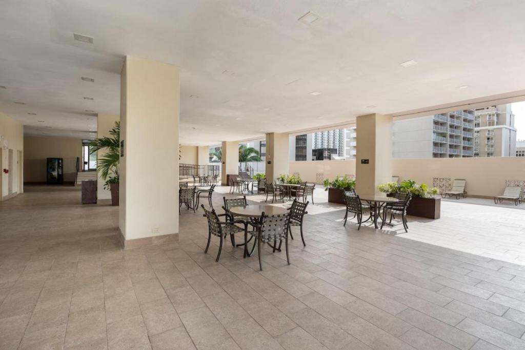 Heart Of Waikiki,1Bdrm,Free Parking, Wifi,No Resort Fees,Youtube,Netflix ! ホノルル エクステリア 写真